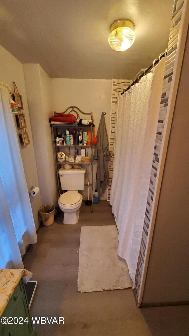 bathroom featuring toilet