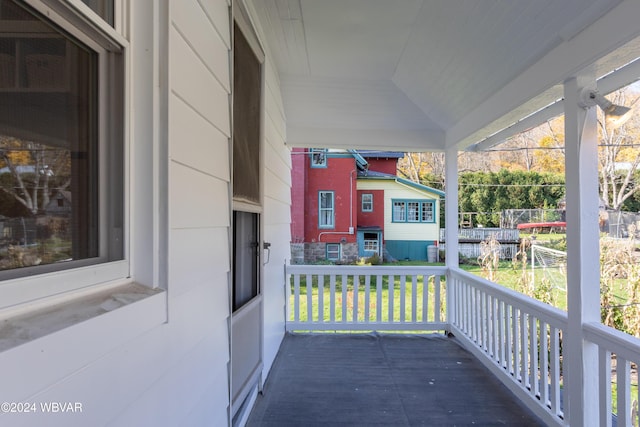 balcony featuring covered porch