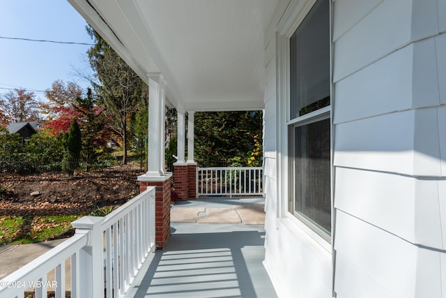 balcony featuring covered porch