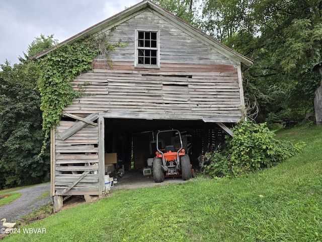 view of outdoor structure with a lawn