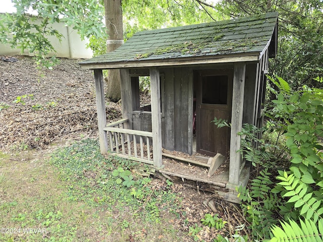 view of outdoor structure