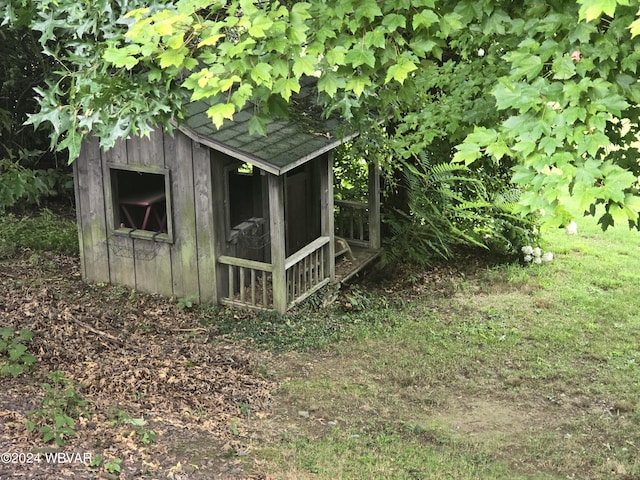 view of outbuilding