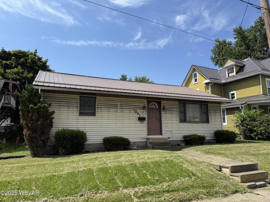 1207 Race St, Williamsport, PA 17701 - photo 1