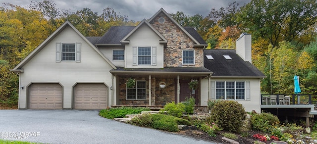 view of front facade featuring a garage