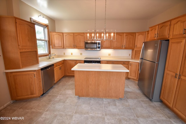 kitchen featuring sink, a center island, hanging light fixtures, a chandelier, and appliances with stainless steel finishes