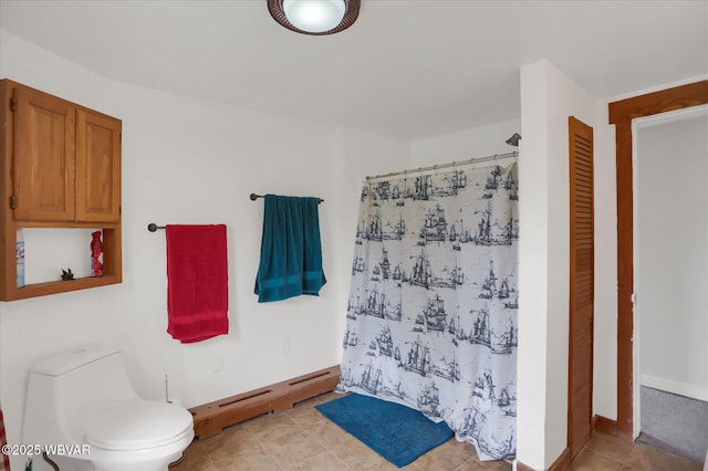 full bath featuring a baseboard heating unit, a shower with curtain, toilet, tile patterned flooring, and baseboards