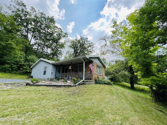 view of front of house with covered porch and a front yard