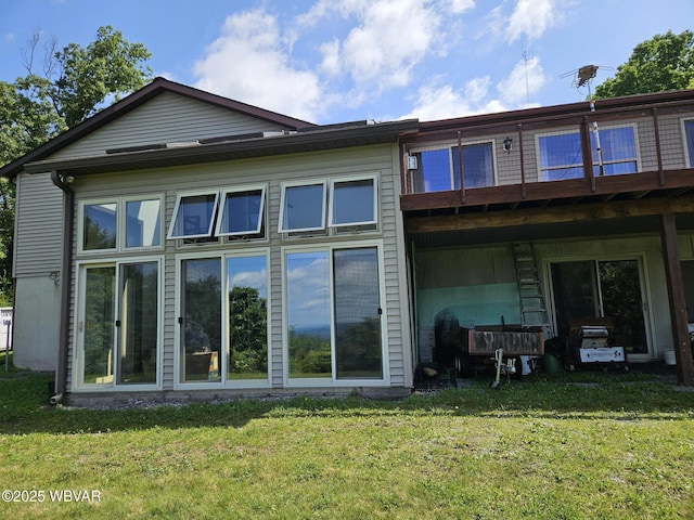 11 Mikes Peak Ln, Lock Haven, PA 17745 - rear view of house featuring a yard