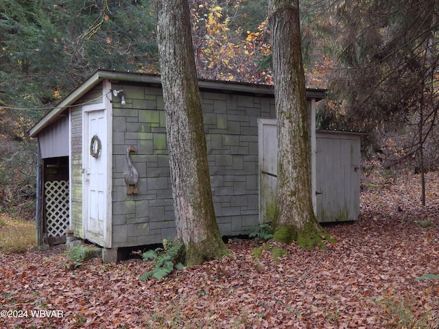 view of outdoor structure