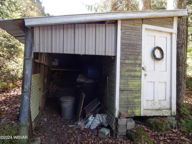 view of outbuilding