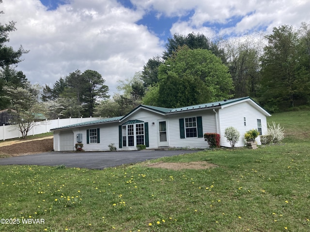 400 Livermore Rd, Williamsport, PA 17701 - view of front of house featuring driveway, a front yard, and metal roof