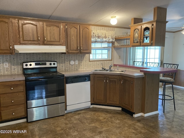 400 Livermore Rd, Williamsport, PA 17701 - kitchen with a peninsula, under cabinet range hood, a sink, dishwasher, and stainless steel electric range oven