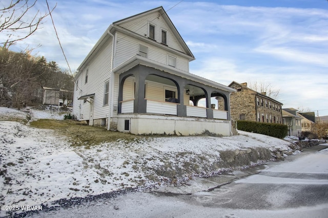 view of front facade with a porch