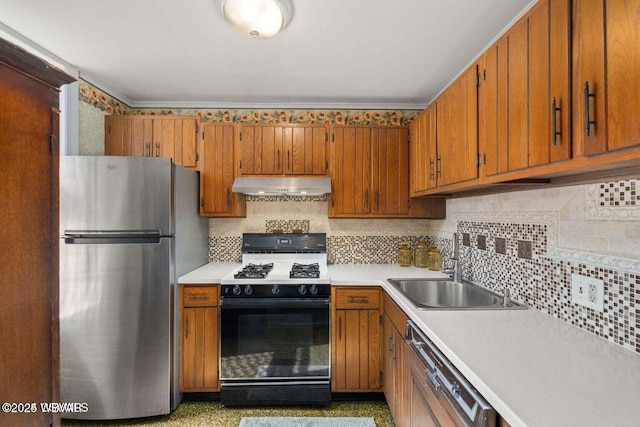 kitchen with dishwasher, sink, backsplash, stainless steel fridge, and black gas stove