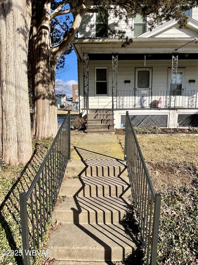 view of front of property featuring covered porch