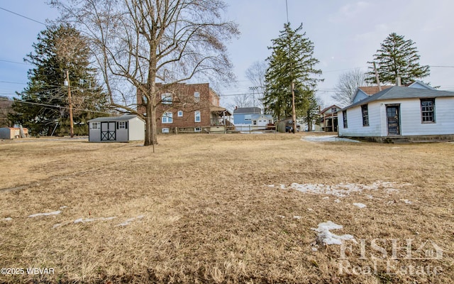 view of yard with a shed and an outdoor structure