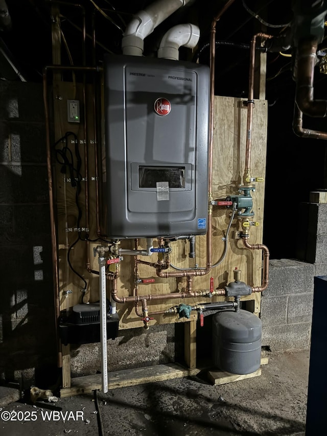665 5th Ave, Williamsport, PA 17701 - utilities featuring water heater