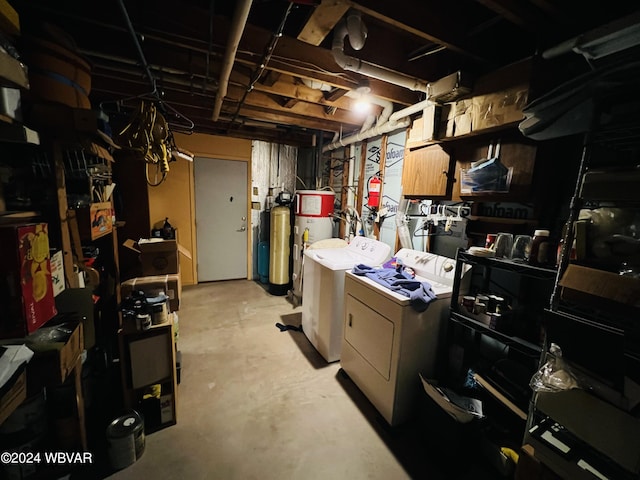 basement with washing machine and dryer