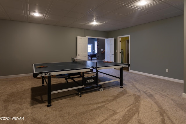 recreation room with carpet