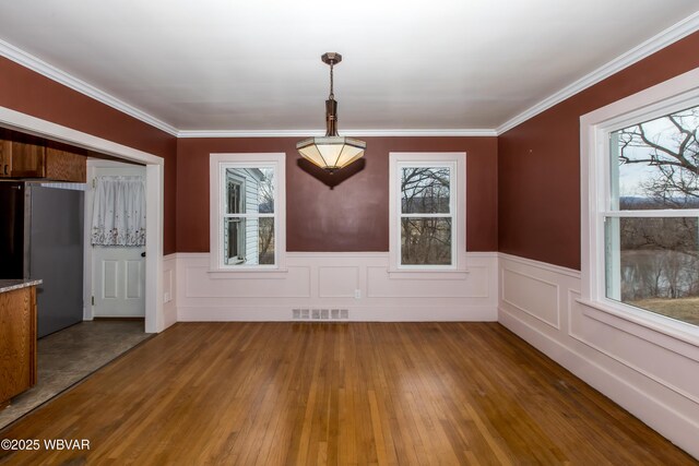 bathroom featuring vanity, toilet, and crown molding