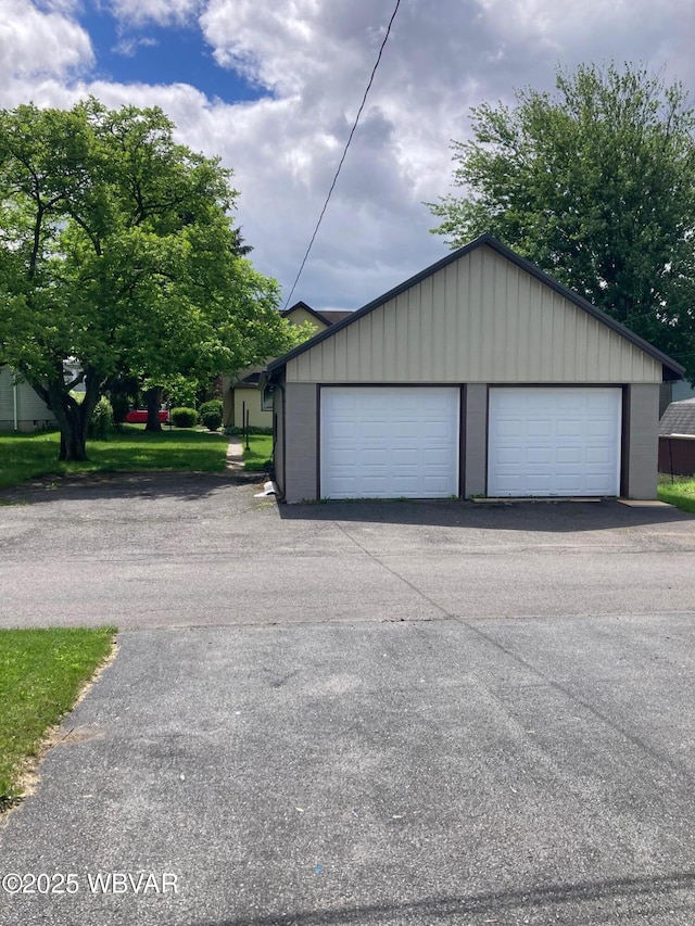215 E 8th St, Watsontown, PA 17777 - view of detached garage