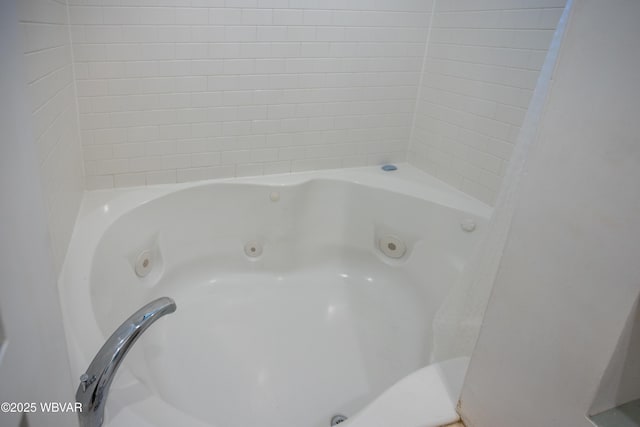room details with a tub with jets