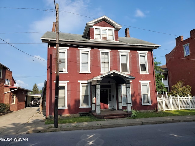 view of front of property