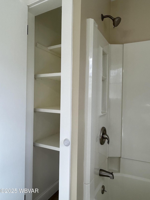 bathroom featuring shower / bathtub combination