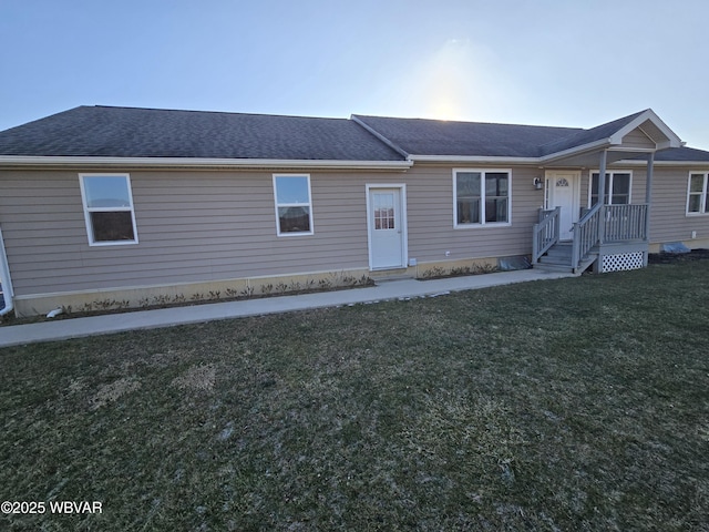 view of front of home featuring a front yard