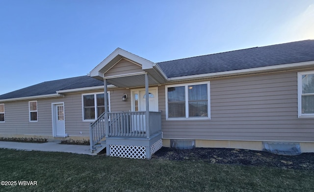 view of front of house with a front yard