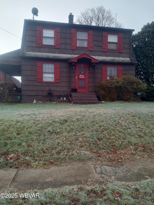 view of front of house with a front lawn