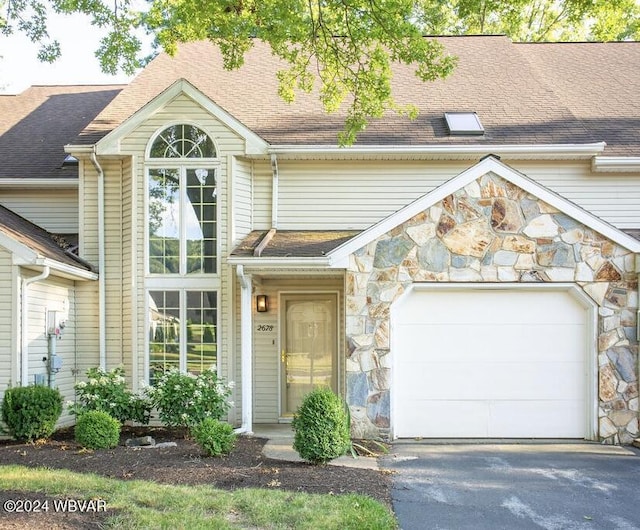 view of front of property featuring a garage