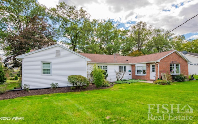 view of front of house with a front lawn and brick siding