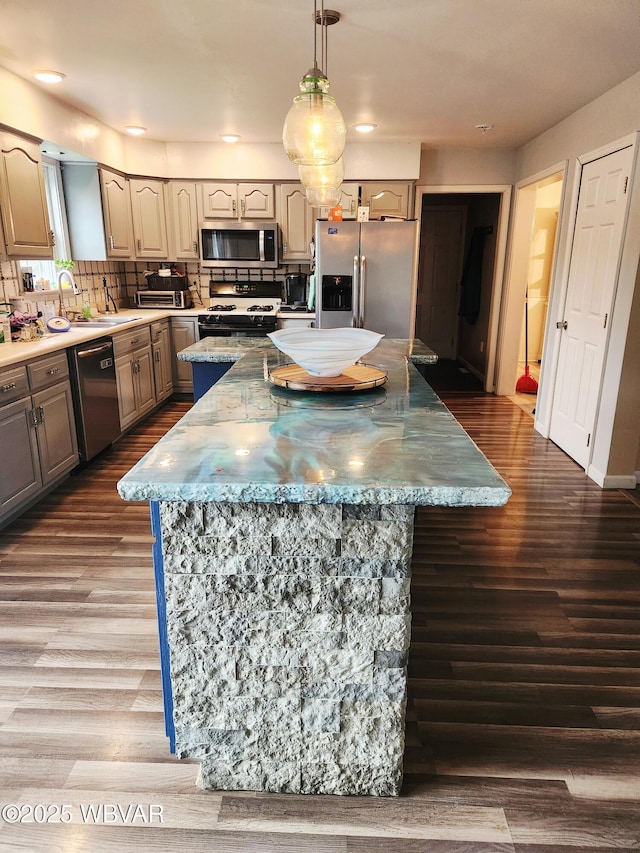 59 Keyser Cir, Williamsport, PA 17701 - kitchen with appliances with stainless steel finishes, dark wood finished floors, a center island, backsplash, and decorative light fixtures