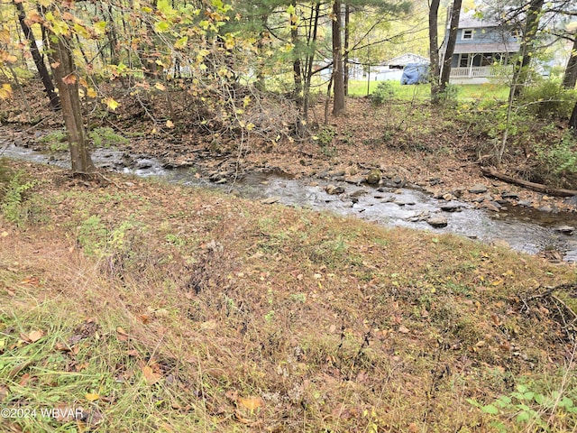 view of yard featuring a water view