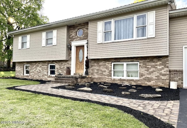 150 Pine Creek Ave, Jersey Shore, PA 17740 - split foyer home with a front yard and brick siding