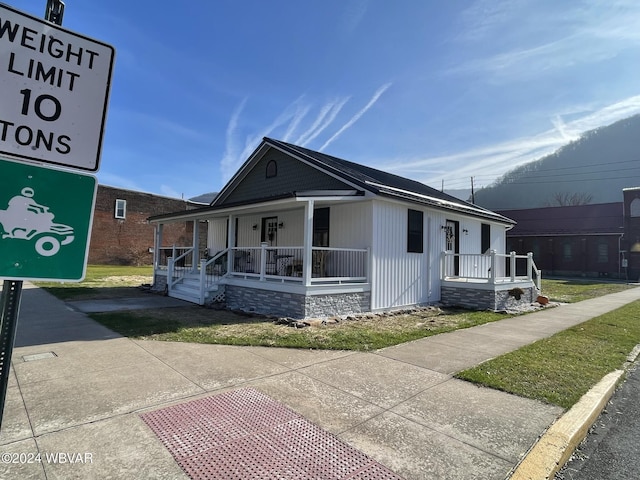 view of front of home with covered porch