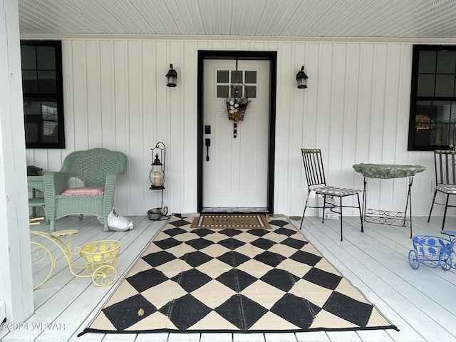 entrance to property featuring a porch