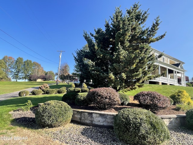 exterior space featuring a yard