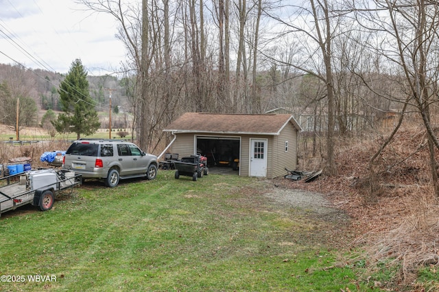 view of yard with an outdoor structure