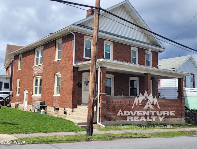 view of front of house with a front yard