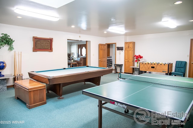 playroom with carpet and pool table