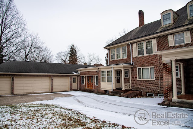 view of front facade with a garage