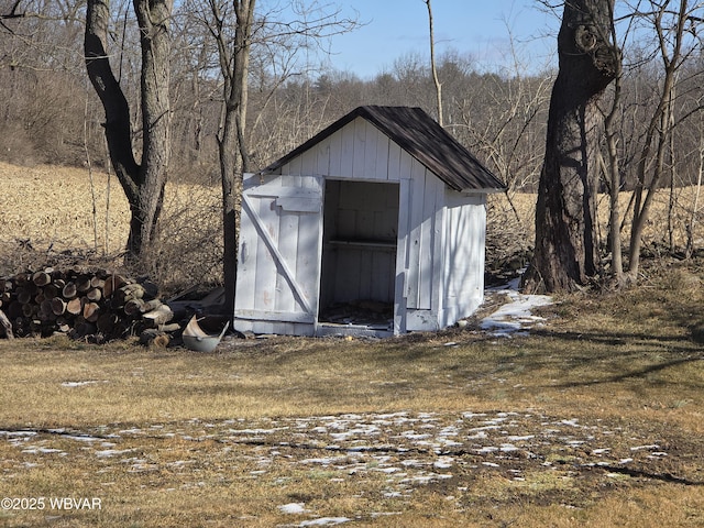 view of outbuilding