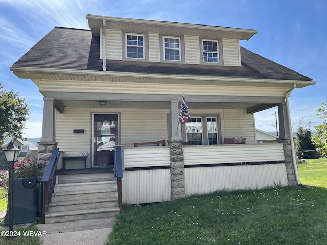 view of front of property featuring a front lawn and covered porch