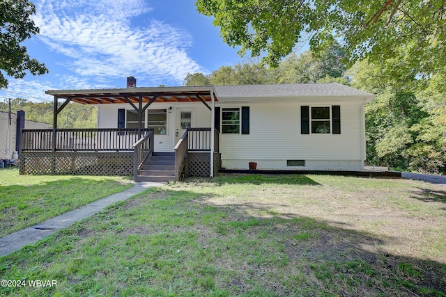 view of front of property with a front lawn