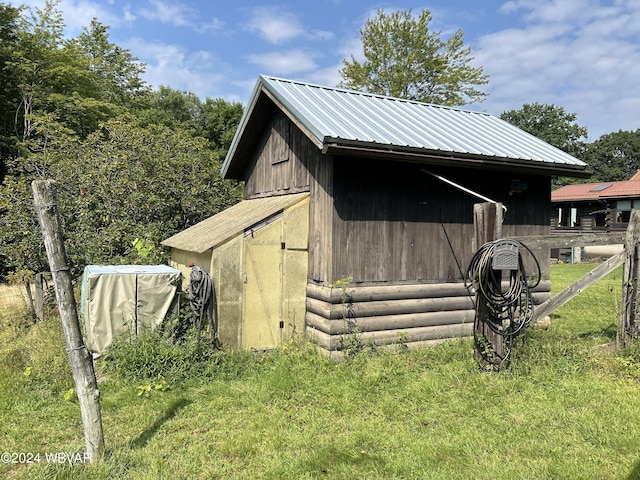 view of outbuilding