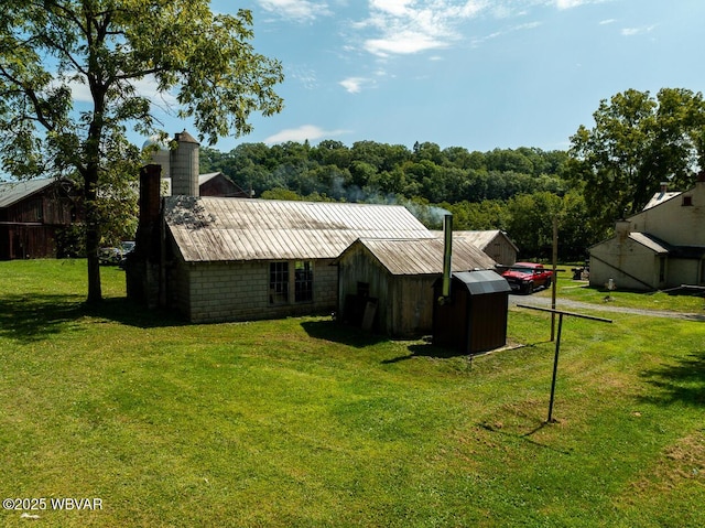 back of house featuring a yard