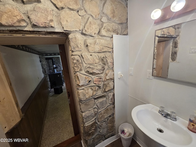 bathroom featuring a sink