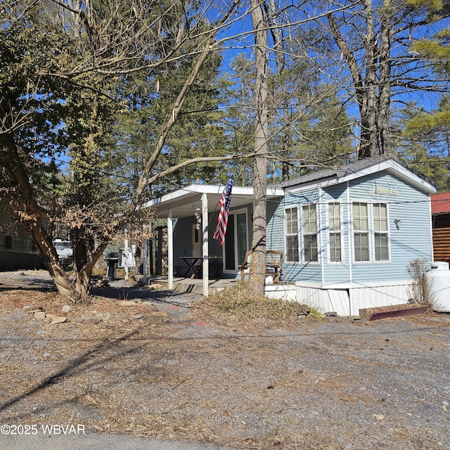 manufactured / mobile home with covered porch